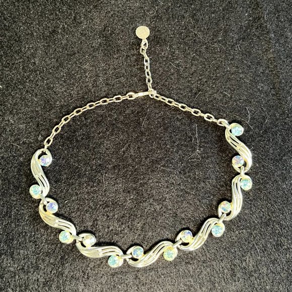 Vintage ‘Choker Style’ Silver Tone Necklace & Earrings w/Blue ‘Confetti’ Crystal - Picture 4 of 10